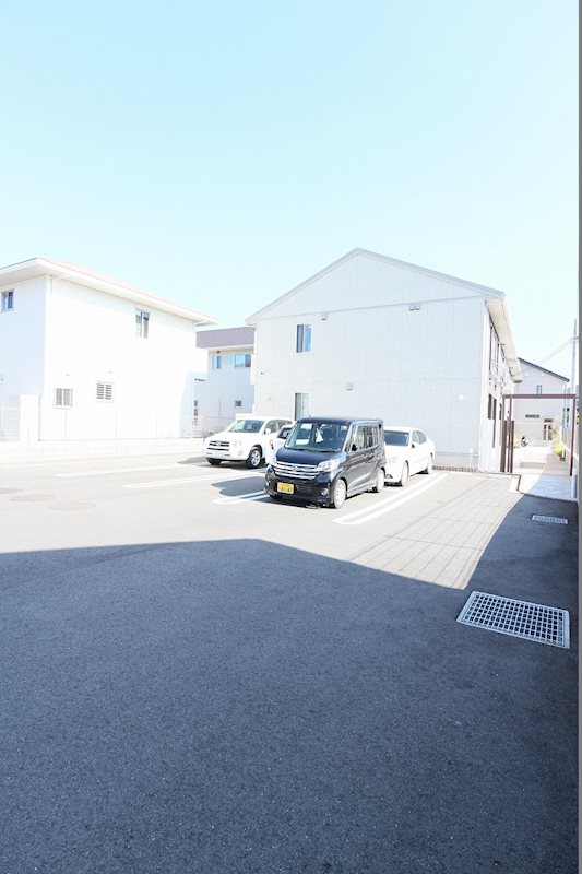 LUPINUS HY　B棟 駐車場