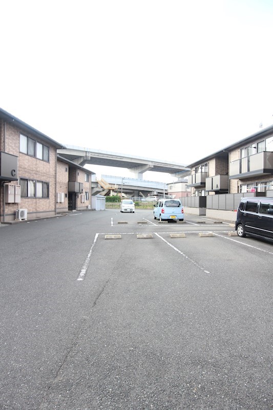 サニーフラット若園　B棟 駐車場