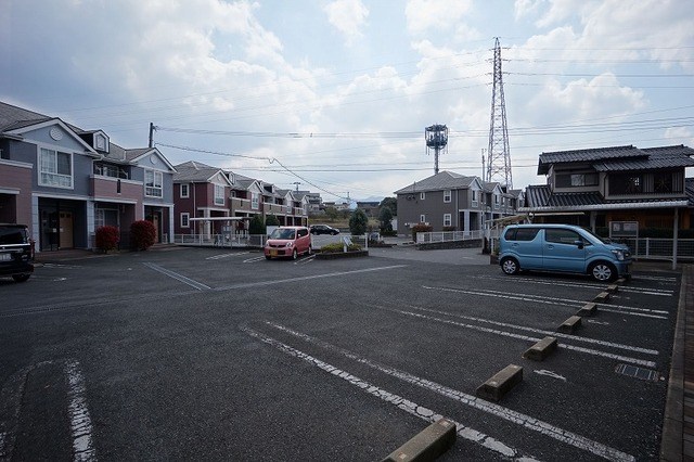 ヴァン・テ・アン中の原 A棟  駐車場