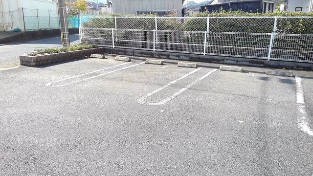 プリムローズ徳力新町　Ａ棟 駐車場