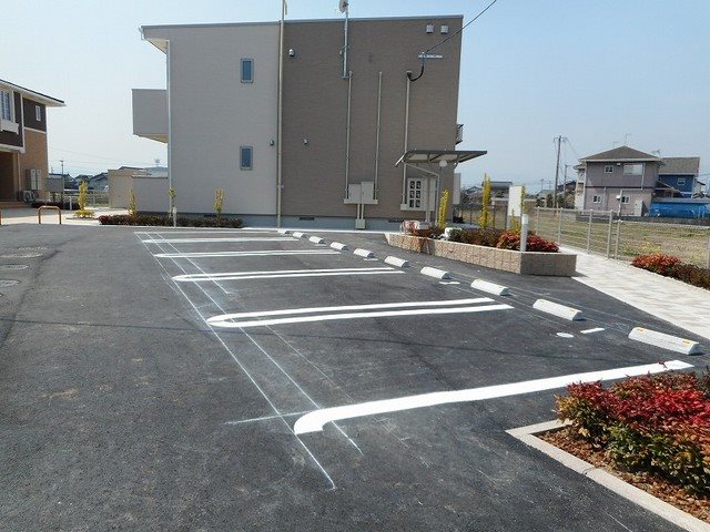 フォルトゥーナＡ 駐車場