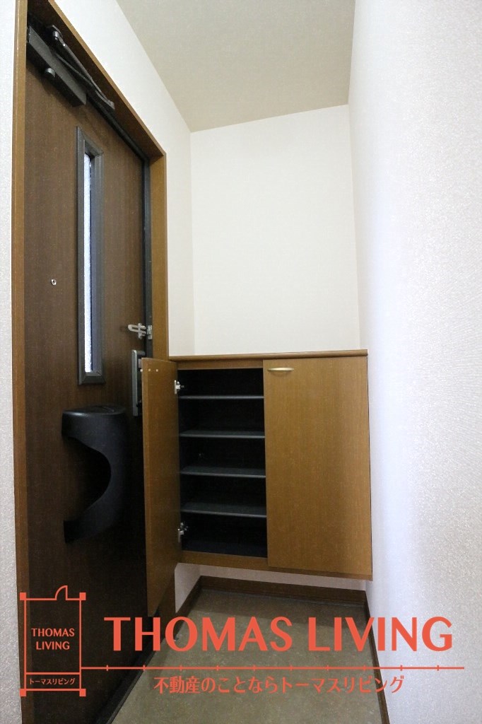 イニシャルA 玄関