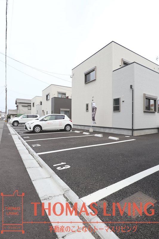 CREWS.LUCIA  駐車場