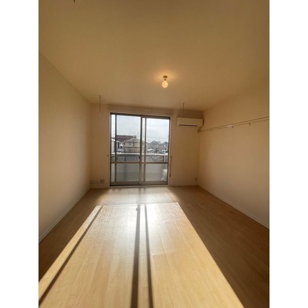 クラヴィエ西宮市 リビング