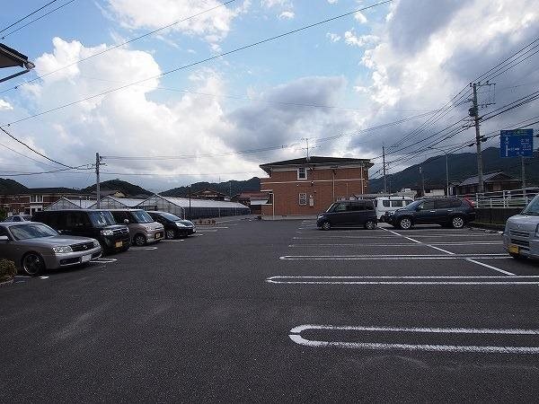 サンフラワー・アべニュー　Ｅ棟 駐車場