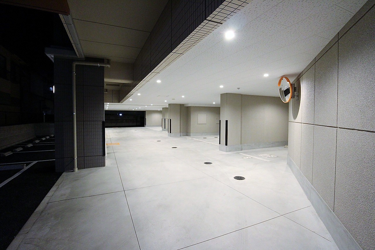 ニューサンリバー15番館  駐車場