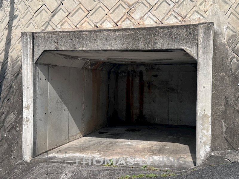 牧山2丁目貸家 駐車場