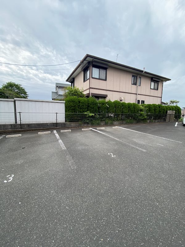 プルメリア 駐車場