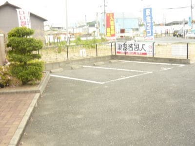 コーポラスカームⅡ 駐車場