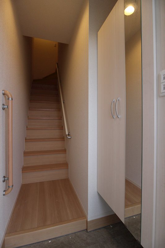 SW's riverside D-room 玄関