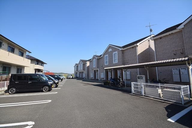 メイユール北泉　A棟 駐車場