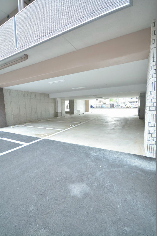 フェリシエ三萩野  駐車場
