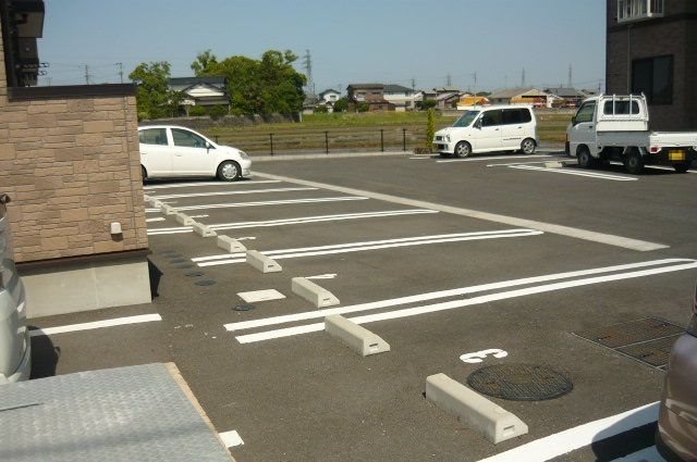ボヌール美夜古泉　Ｂ棟 駐車場