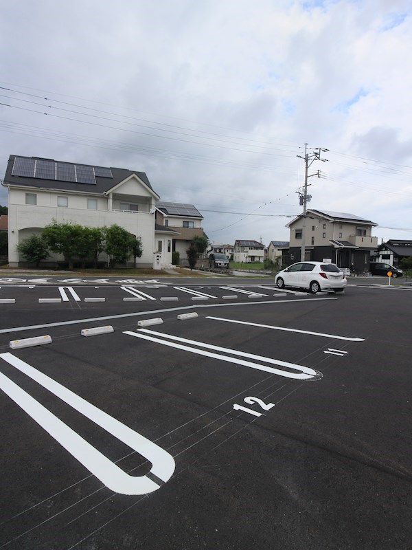 ハイマート雨窪 駐車場
