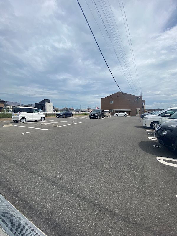 グローリアス行橋Ⅳ 駐車場