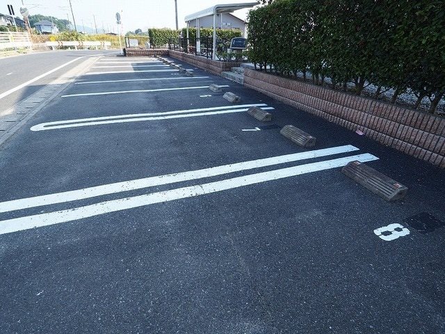 サンガーデン南行橋　Ａ棟 駐車場