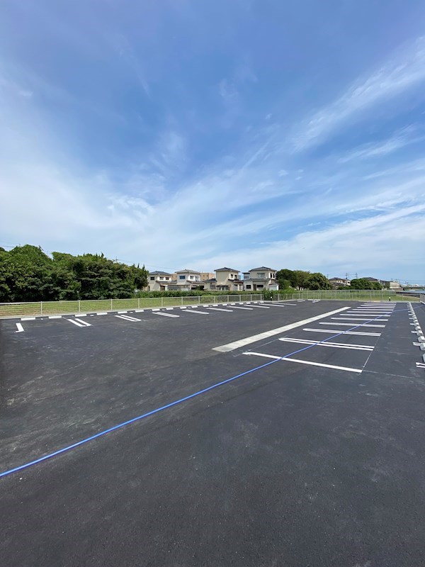 メゾン　ド　クルール　A棟 駐車場