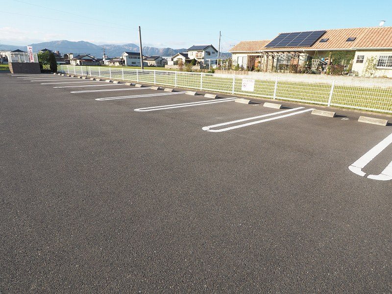 メイユール北泉Ⅱ　B棟  駐車場
