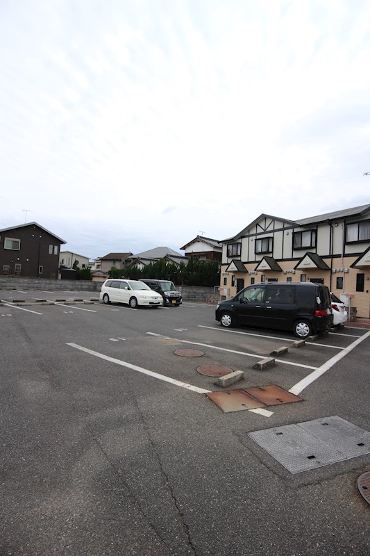 バレンシア南行橋　B棟 駐車場