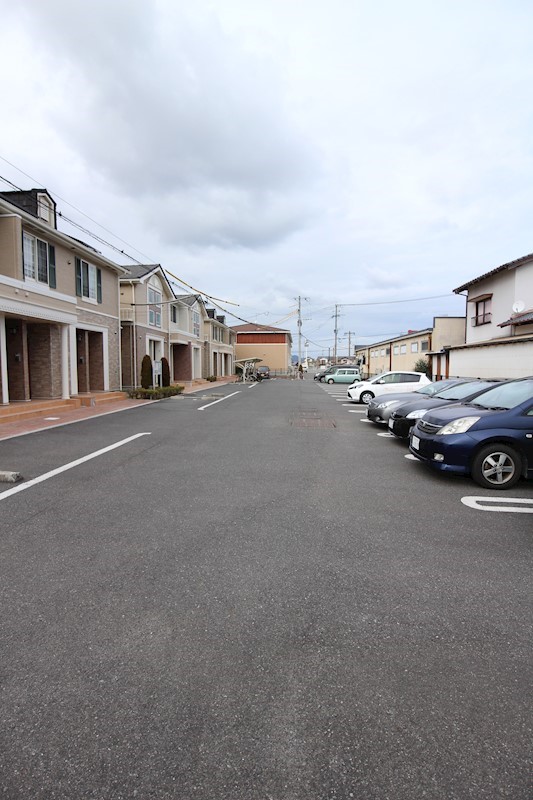 アーバン・フォレスト　B棟  駐車場