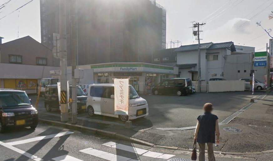 アーバン十字路 B棟 コンビニ