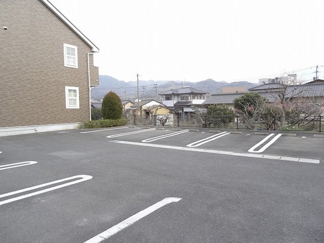 カーサ・プラシード B棟 駐車場