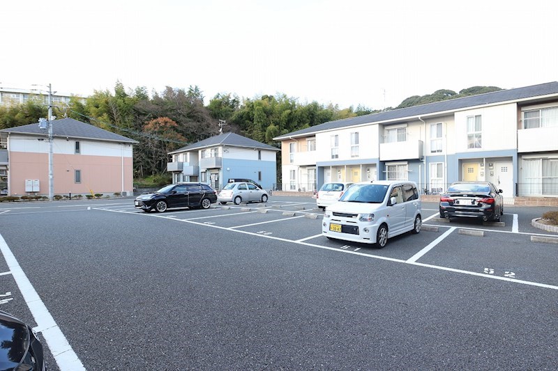 ノールカトレアⅡ B棟 駐車場