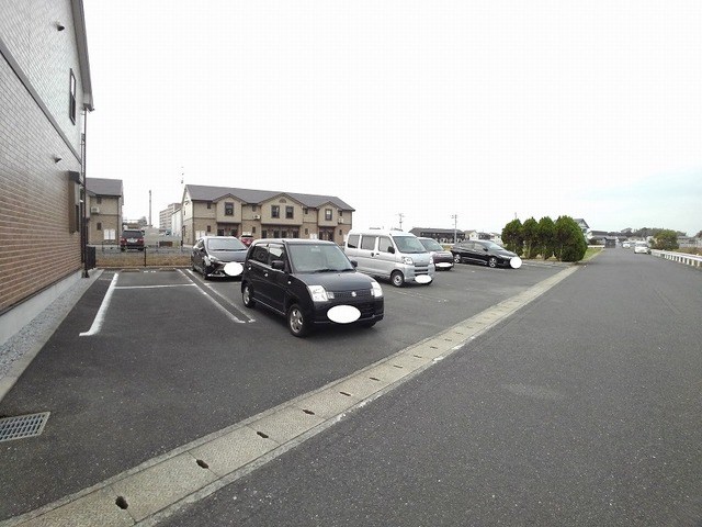 メゾン ド シャテーヌ Ⅲ 駐車場