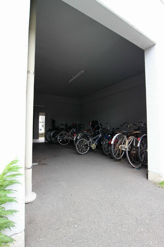 アネシス 駐車場