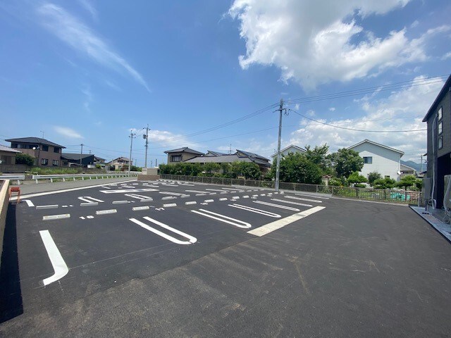 エレガンシアⅠ 駐車場