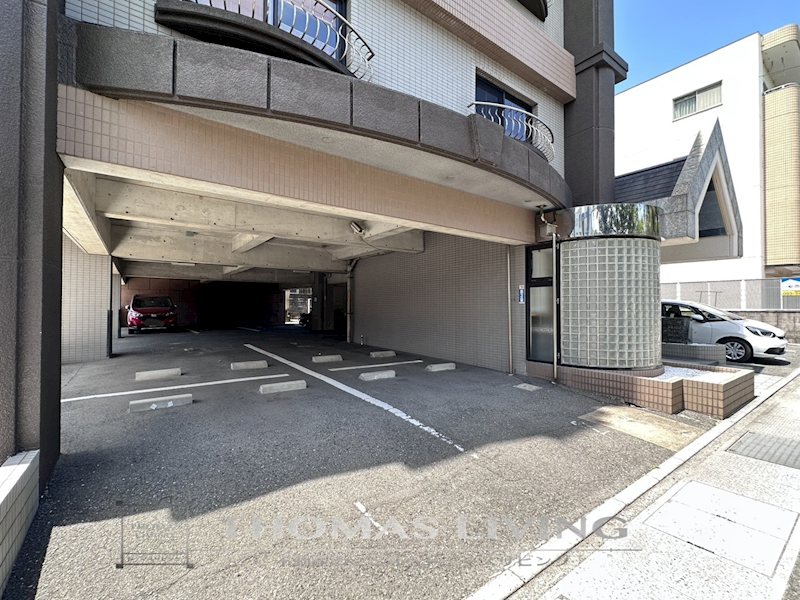 ガーデンホームズ茶屋町 駐車場