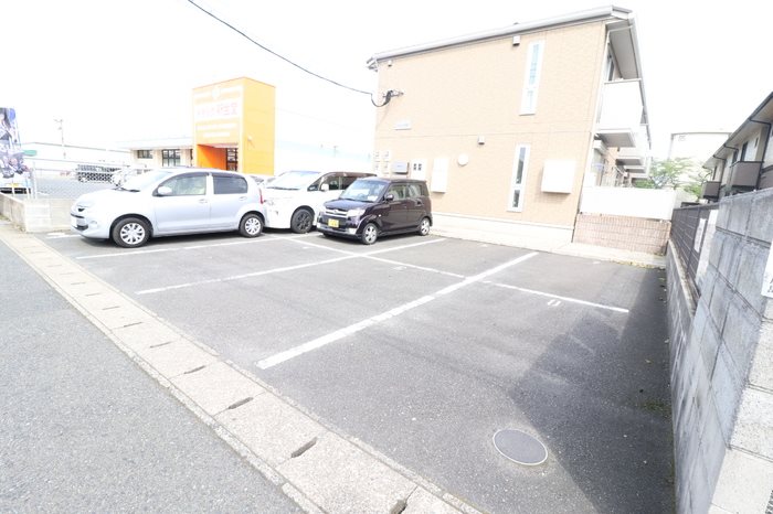 サンパール徳力 駐車場