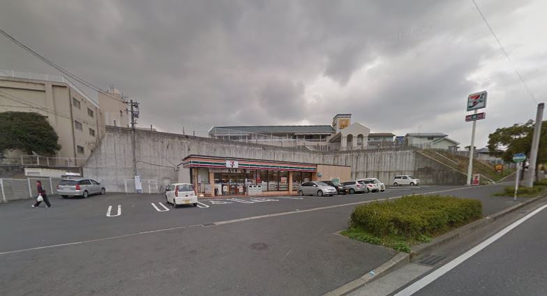 ソレーユ学園台 コンビニ
