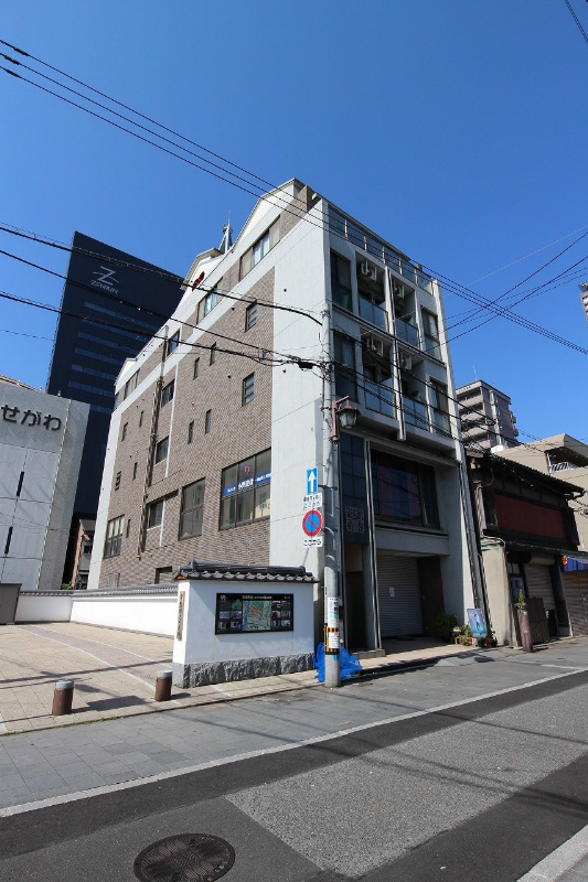プラスビル 外観