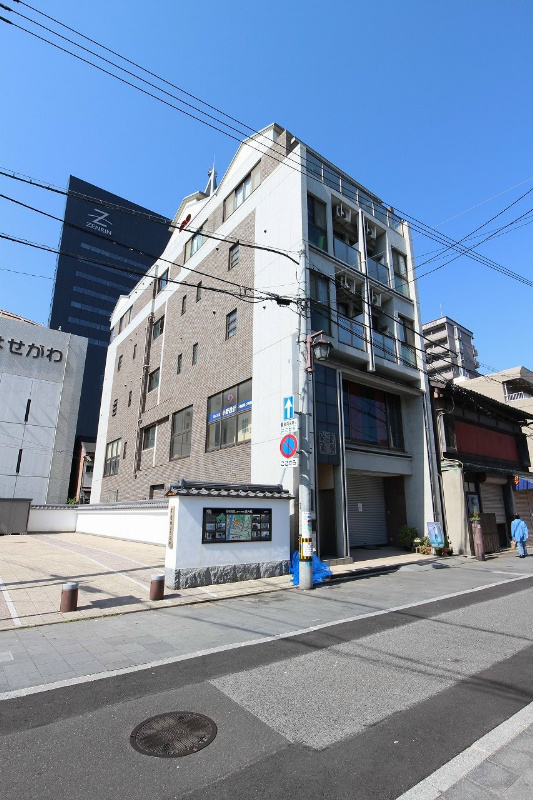 プラスビル 外観