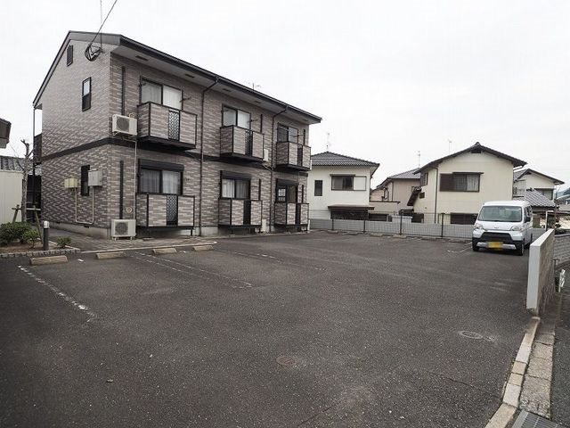 シャトー長尾 駐車場