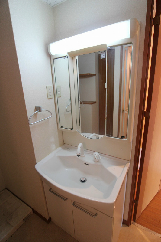 ニューリバー三萩野 洗面所