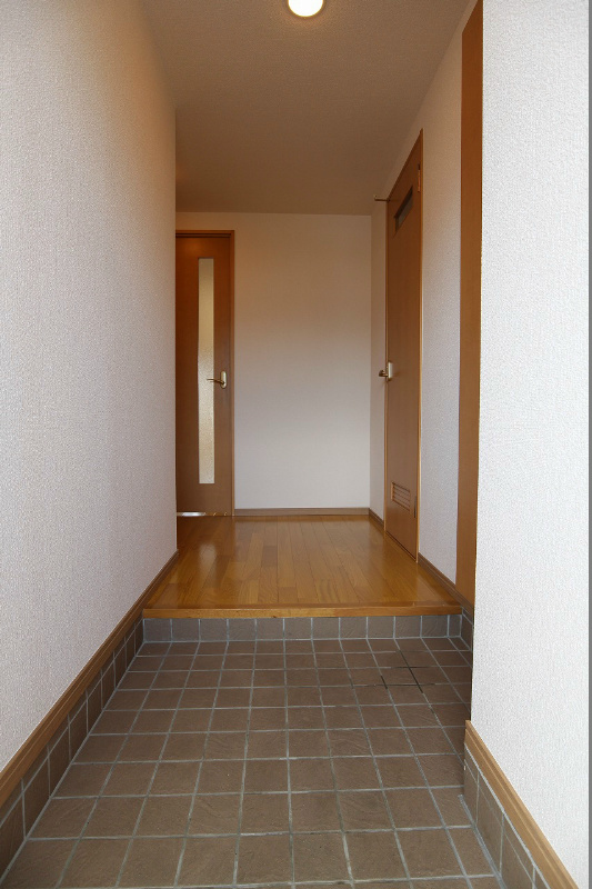 ニューシティアパートメンツ南小倉Ⅱ 玄関