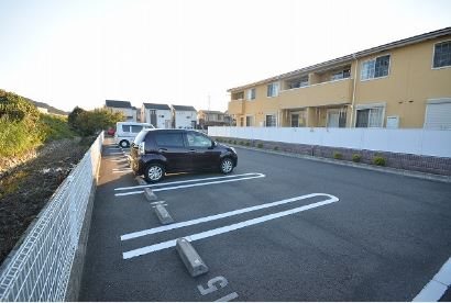 ブライトーU　B棟 駐車場