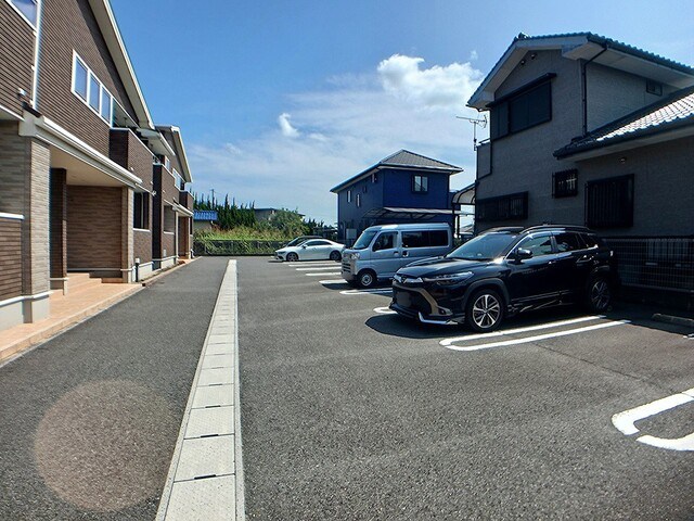 ヴィラドハピネスⅠ 駐車場