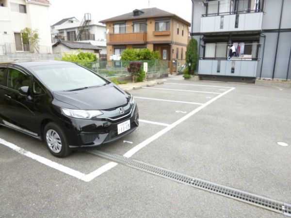 サニーコート 駐車場
