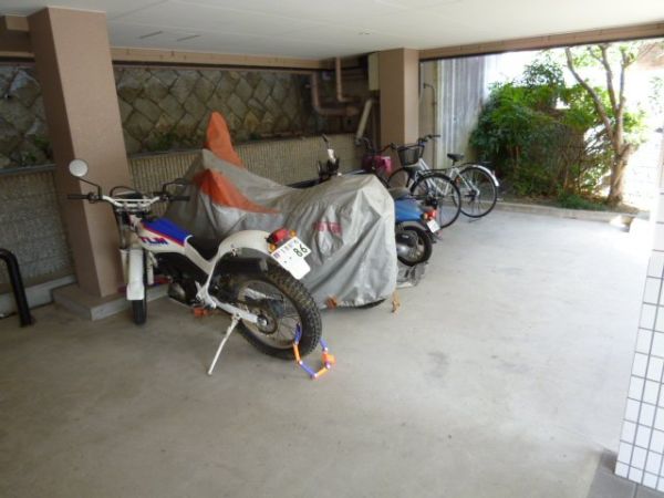 ハピネスオーク 駐車場
