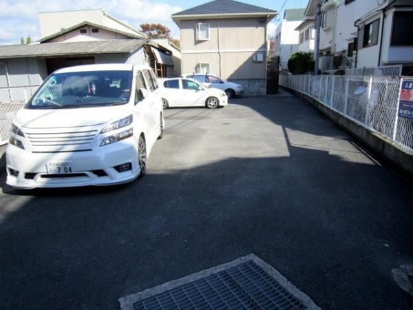 リバーサイドハイツ 駐車場