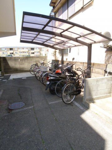 ローズハイツ 駐車場