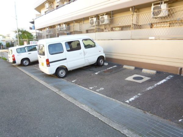 エトワールオーク 駐車場