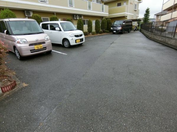エスポワール 駐車場