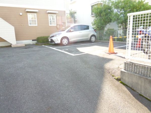 ハイツホシガキ 駐車場