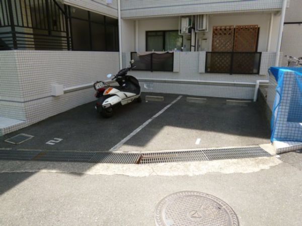 カームヒル箕面 駐車場