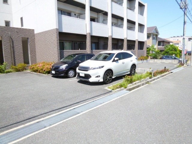 メゾン・エスポR 駐車場