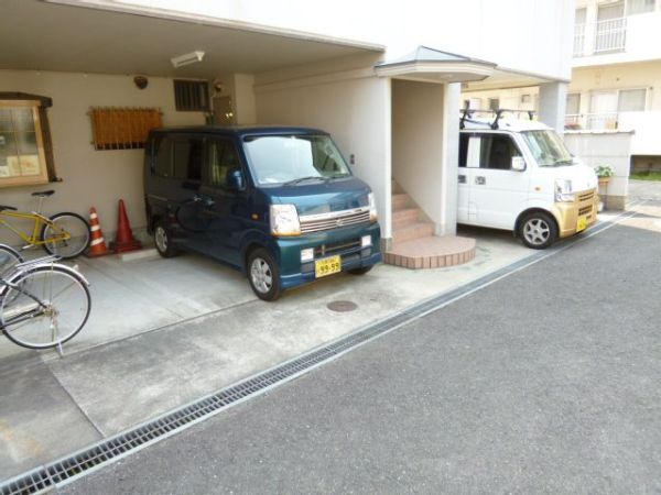 A&Aマンション 駐車場
